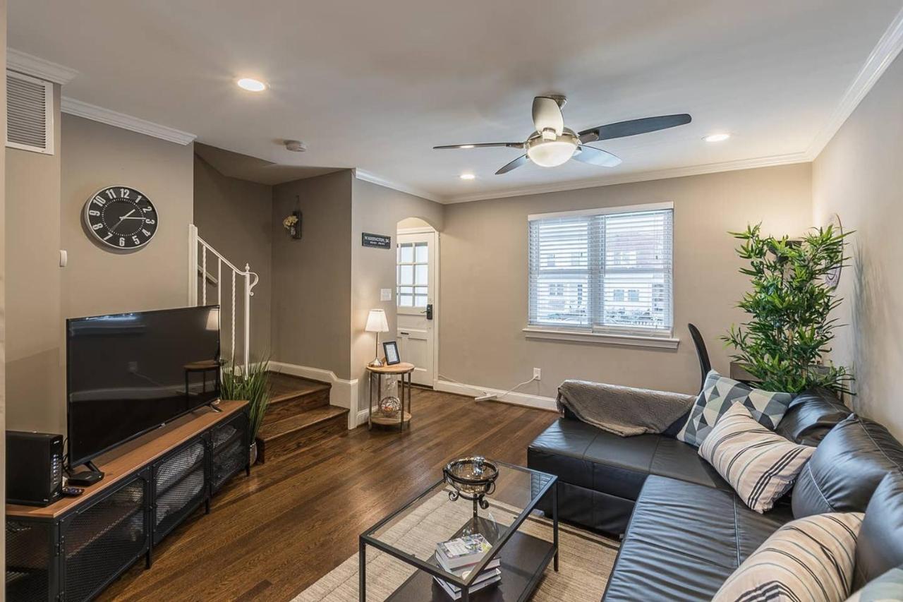 Beautiful 3Br 2Ba House With Cozy Backyard By Cozysuites 알렉산드리아 외부 사진