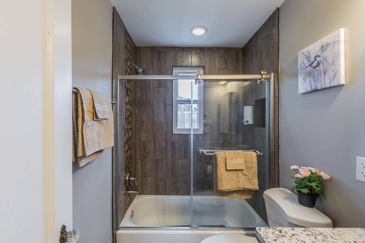 Beautiful 3Br 2Ba House With Cozy Backyard By Cozysuites 알렉산드리아 외부 사진